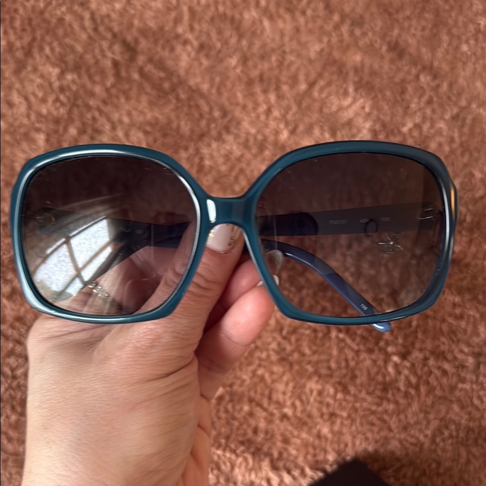 Chic Blue Fendi Sunglasses